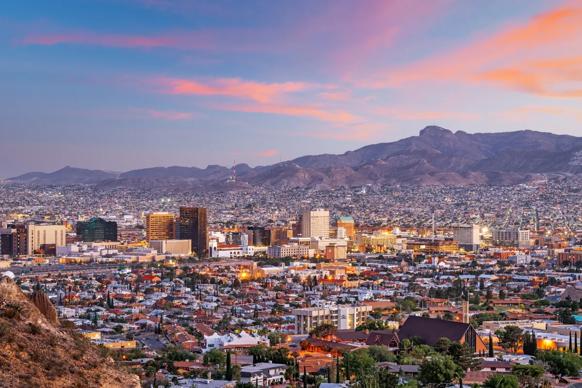 El Paso, Texas skyline at dusk with the Franklin Mountains behind